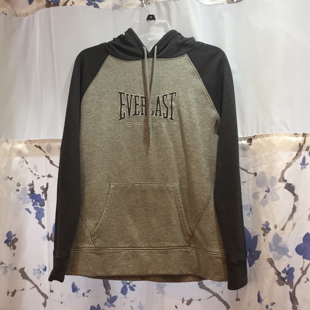 Woman’s Large Everlast Sweatshirt